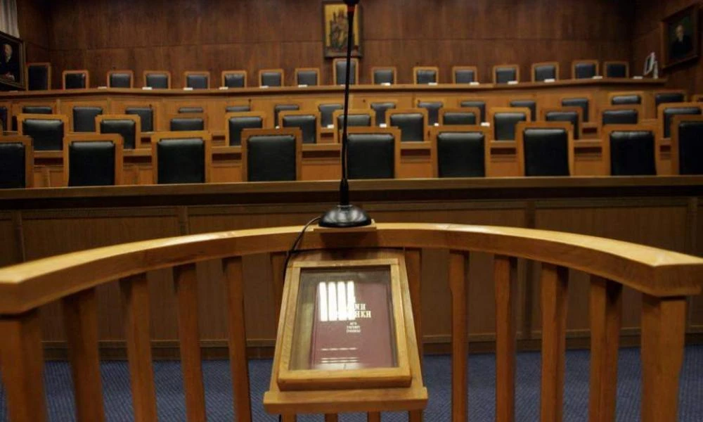 Λάρισα: Κάθειρξη 12 ετών σε 50χρονο οικοδόμο που περιέλουσε τη σύζυγό του με βενζίνη